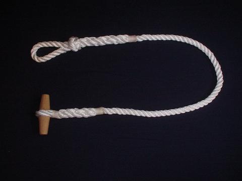 An Eye splice and toggle is a decorative yet practical way of putting your knot tying and splicing skills to use.